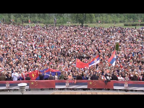 Huge crowd gathers to greet President Xi Jinping in Belgrade