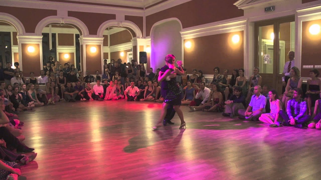 Video thumbnail for Fausto Carpino y Stephanie Fesneau - Tango Cazino 2015 - 3/5
