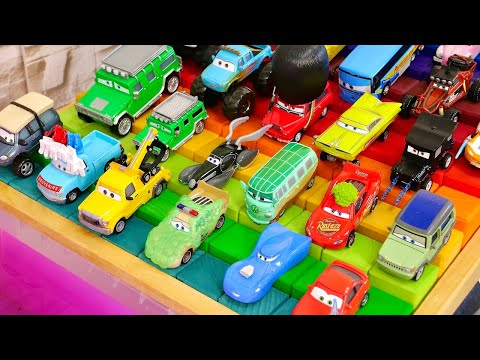 Cars☆100 miniature cars roll down the rainbow-colored grand staircase and fall into the water♪