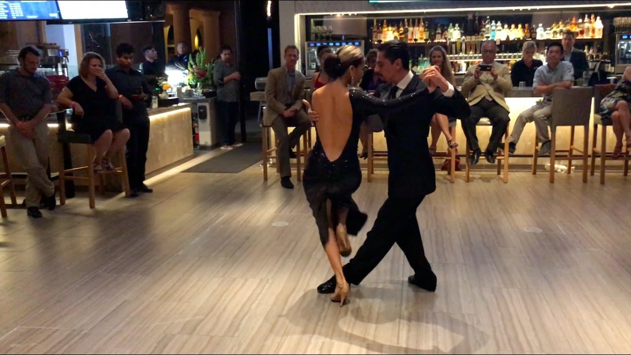 Tomás Galván y Gimena Herrera - "Rebeldía" Orq. Miguel Caló en San Diego, CA 2017