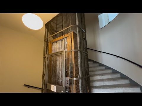 Örnsköldsvik, Sweden: Kone mod of a vintage Traction Elevator at Stora Torget 1A