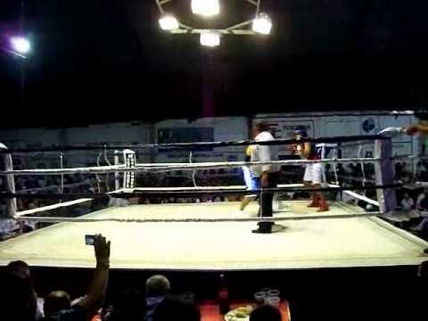 pelea de Facundo Moreno vs Walter cabral.wmv