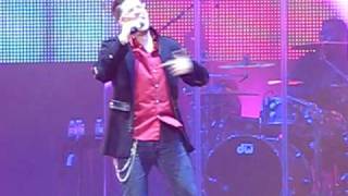 Danny Gokey singing PYT - Pretty Young Thing