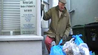 preview picture of video 'Stuart Agnew at the UKIP Clean up North Norfolk campaign in North Walsham'