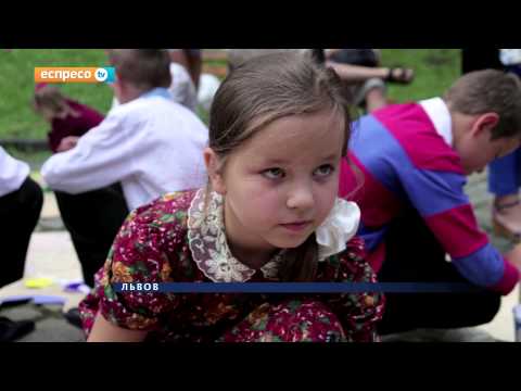 Во Львове нарисовали цветную Украину