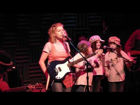 Tanya Donelly, daughter and friends perform at Indie Lullabies release party, Joe's Pub 06.18.2011
