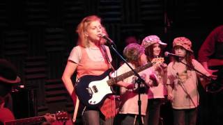 Tanya Donelly, daughter and friends perform at Indie Lullabies release party, Joe&#39;s Pub 06.18.2011