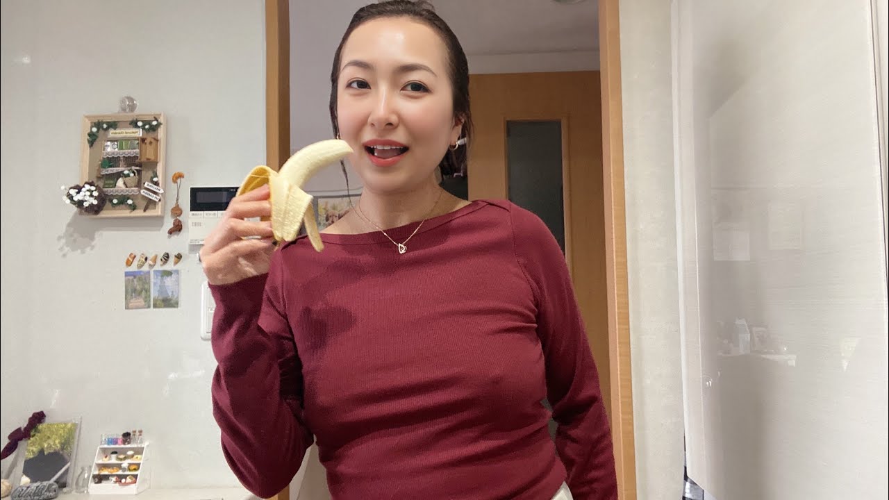 【ノーブラ】朝食のバナナを食べていたら大変なことになりました🍌💦