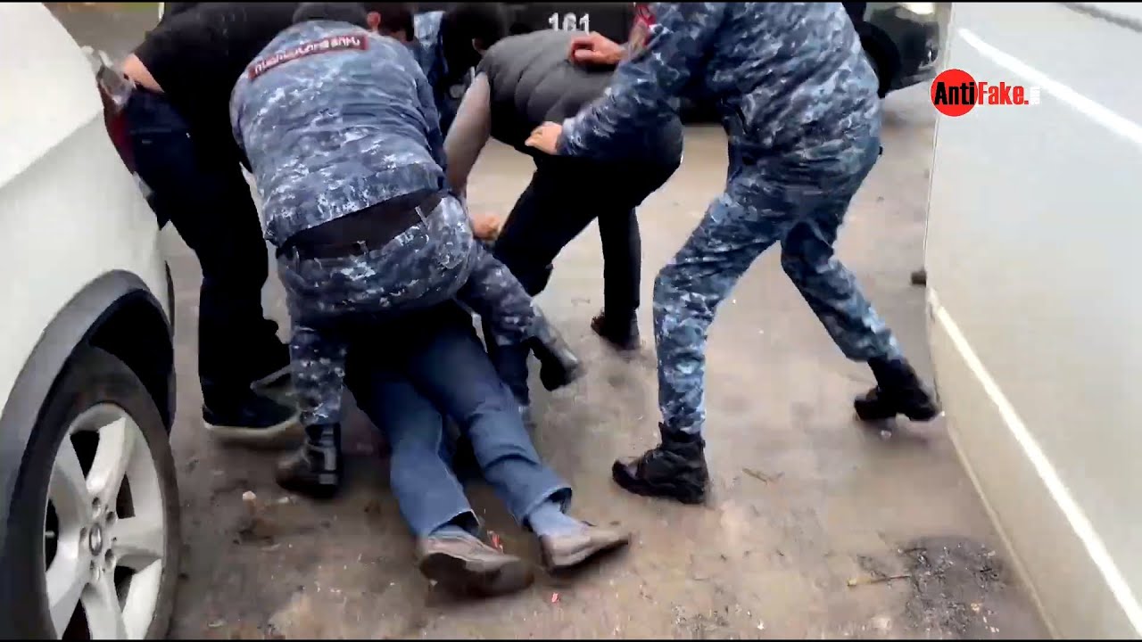 Ինչպես են ձերբակալում Նարեկ Սամսոնյանին