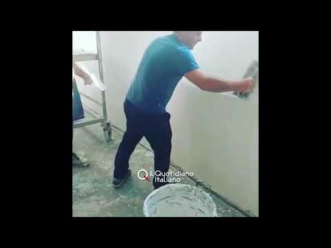 Brindisi, da preside a muratore per migliorare la scuola: "Un aiuto per renderla accogliente"