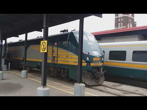VIA Rail trains #72, #71 at London ON (2020-Dec-13)