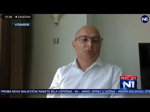 Profesor Karapandža Siniša Mali je doctor koliko i doktor Dre ili Nele Karajilić