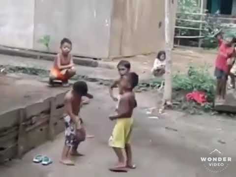 Eu tava paradão no baile com a minha meiota no meio da rua