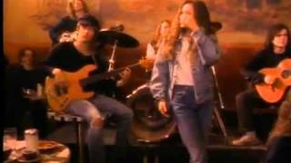 Edie Brickell &amp; New Bohemians Circle (HQ).