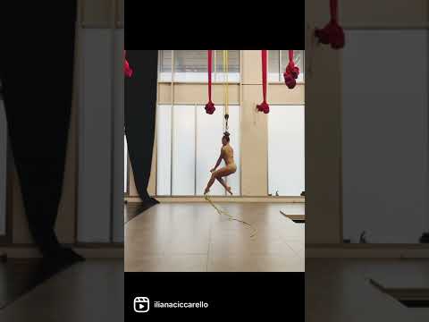 Sperimentazione con hair suspension e rope..Iliana Ciccarello performer 🌸