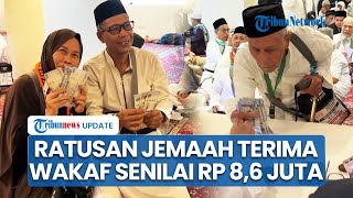 Terima Uang Wakaf 2.000 Riyal, Wajah Bahagia Terpancar dari Jemaah Haji Kloter 4 Embarkasi Aceh