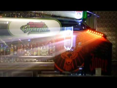 download lagu mp3 mp4 Mi Madre Era Una Groupie, download lagu Mi Madre Era Una Groupie gratis, unduh video klip Mi Madre Era Una Groupie