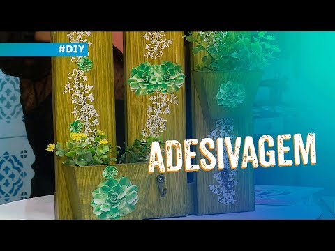 Adesivagem em madeira por Mamiko Yamashita