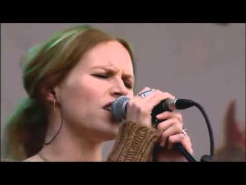 Manic Street Preachers & Nina Persson - Your Love Alone Is Not Enough (Glastonbury 2007)
