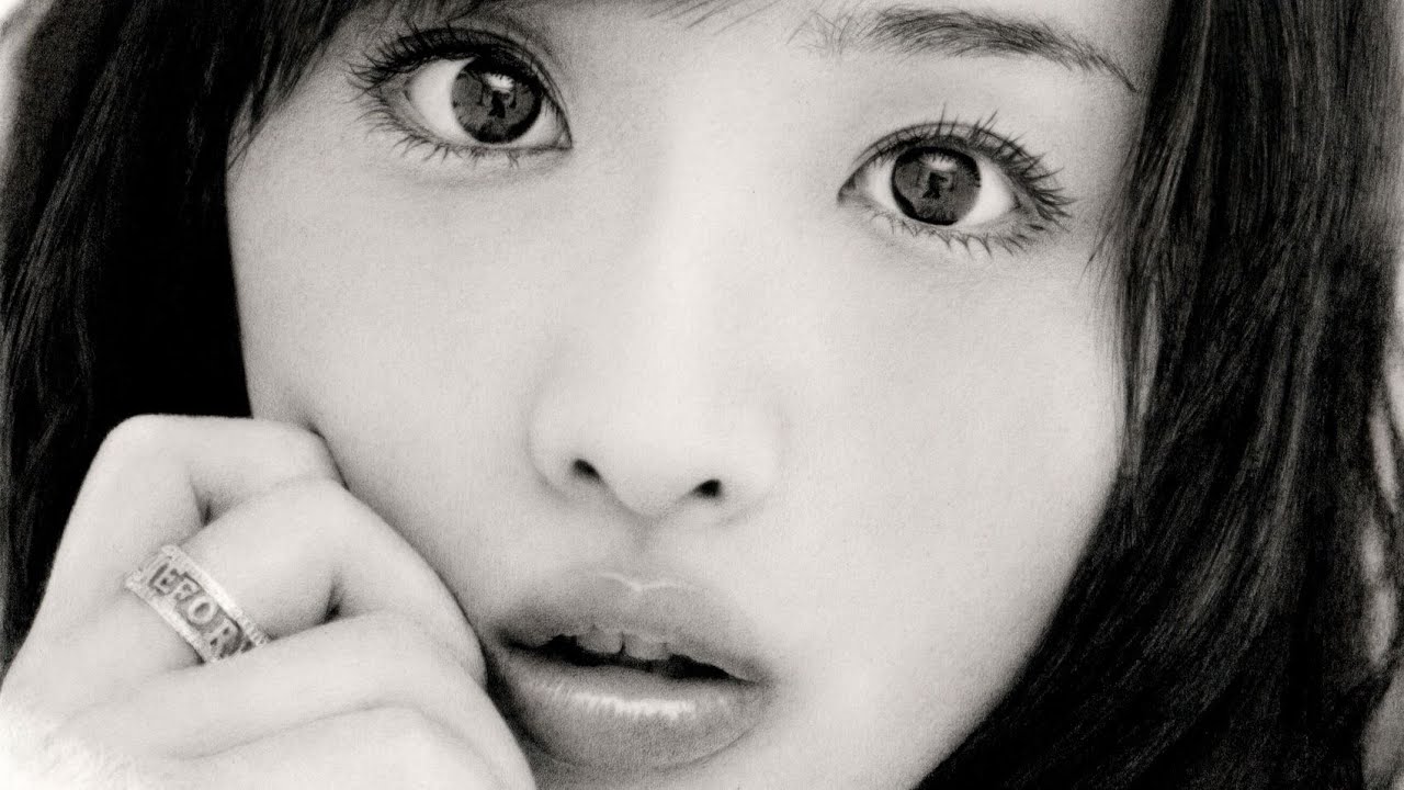 まるでモノクロ写真 芸能人をモデルに鉛筆画を描く古谷振一さん Visualive ヴィジュアライブ まるでモノクロ写真 芸能人をモデルに鉛筆画を描く古谷振一さん Visualive ヴィジュアライブ