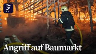 Charkiw: Russischer Angriff auf Baumarkt löst Großbrand aus