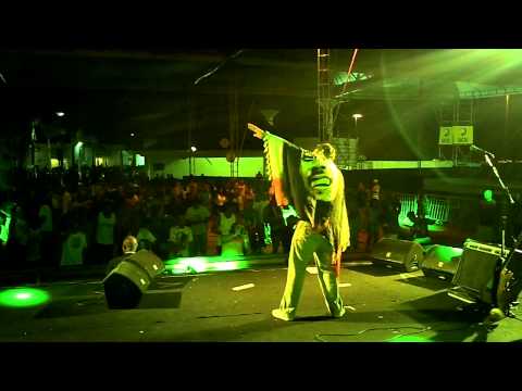 War/No More Trouble - Lutte