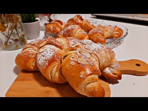 CROISSANT FATTI IN CASA CON SFOGLIATURA VELOCE/CROISSANTS HOMEMADE RECIPE