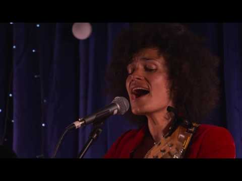 Andrea Kirwin and Band perform Tracy Chapman's 'Give Me One Reason', Live