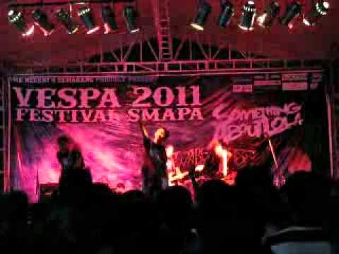 Something About Lola - Pandora's Eyes (live at Vespa Fest 2011 SMA 4 SMG)