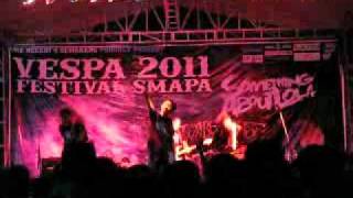 Something About Lola - Pandora's Eyes (live at Vespa Fest 2011 SMA 4 SMG)