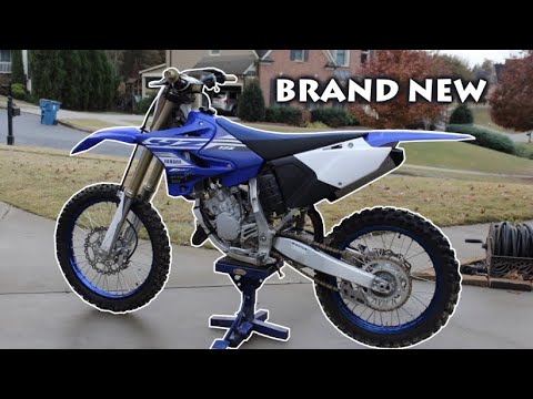 MY NEW 2019 Yamaha YZ125 2 STROKE DIRT BIKE + SOUND & REVVING