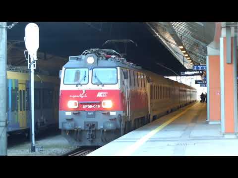 Niepodległa EP09-019 na stacji Kraków Główny z pociągiem pospiesznym InterCity "Mehoffer" nr IC3808