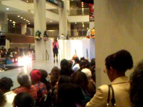 SAUDIA J. PERFORMING LIVE AT THE PRUDENTIAL CENTER, FASHION IS ART FESTIVAL