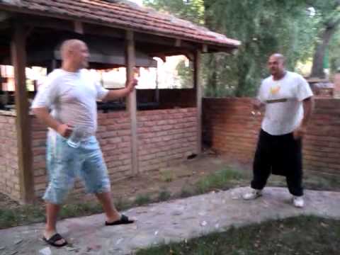 Prskanje vodom Milana i Zive