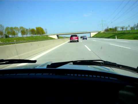 VW Käfer 1303 Subaru Turbo auf der Autobahn