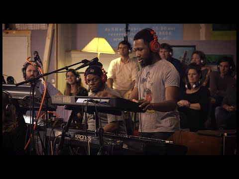 Snarky Puppy「Lingus」｜観客の目の前で生まれた音の会話 のYouTube動画