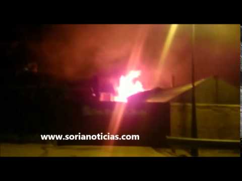 El fuego causa daños de consideración en una casa rural en Abejar