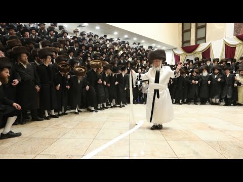 האדמו"ר מקרעטשניף סיגעט - מצווה טאנץ | Kretchnif Siget Rebbe - Mitzvah Tanz