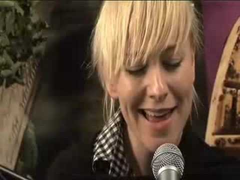 Cathy Davey performs "Cry me a River" @ the Electric Picnic
