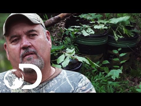 Mark And Huck Confront Man Over $2000 Of Stolen Liquor | Moonshiners