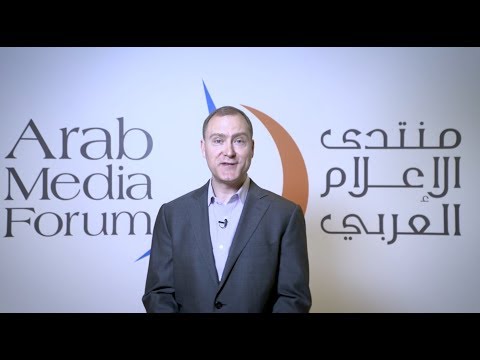 جانب من مقابلة بيتر غرينبرغر المدير العالمي للأخبار في تويتر خلال منتدى الإعلام العربي