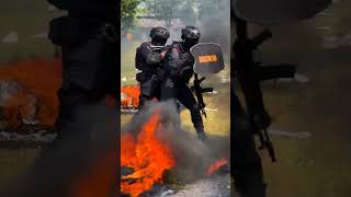 Download lagu Aksi Latihan Tempur Pasukan Khusus Mako Brimob🤩 #beritaterkini #news #polri #polisi #brimob #viral mp3 Download lagu Aksi Latihan Tempur Pasukan Khusus Mako Brimob🤩 #beritaterkini #news #polri #polisi #brimob #viral mp3