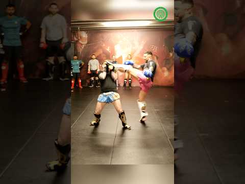 Muay Thai Training – Setting up Fast Head Kicks with Liam Harrison