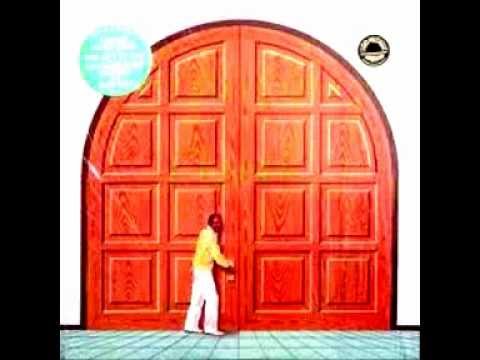 Ralph MacDonald - Laying In His Arms  (1985).wmv