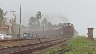 preview picture of video 'SLR's Class M6 788 with train #51 at Moratuwa'