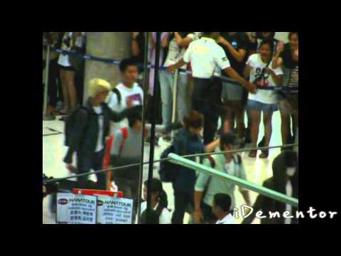 121003 U-kiss @ Airport (ver.2) (Mnet M! Countdown Smile-Thailand)