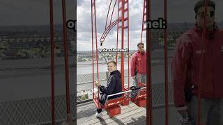 Packs openen op 100 meter hoogte! Het Booster Wheel stuurde Jos naar de A'DAM Lookout schommel!