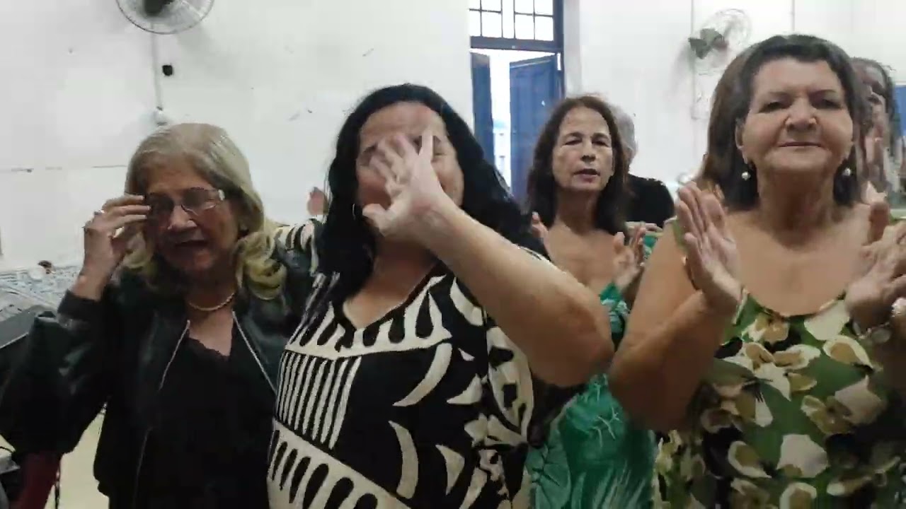 Baile no Clube Ideal, Adriano Guimarães cantando e comemorando aniversário de Maria Zuleide de Góes