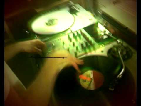 DJ Turtleneck & DJ Billionth (biLLy) Scratch Freestyle 041510