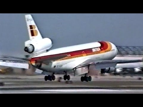 Iberia DC-10 turning for 13L at JFK (1993)